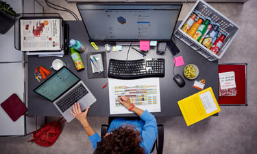 Stagiaire Category Management sur le lieu de travail Stagiaire Category Management sur le lieu de travail